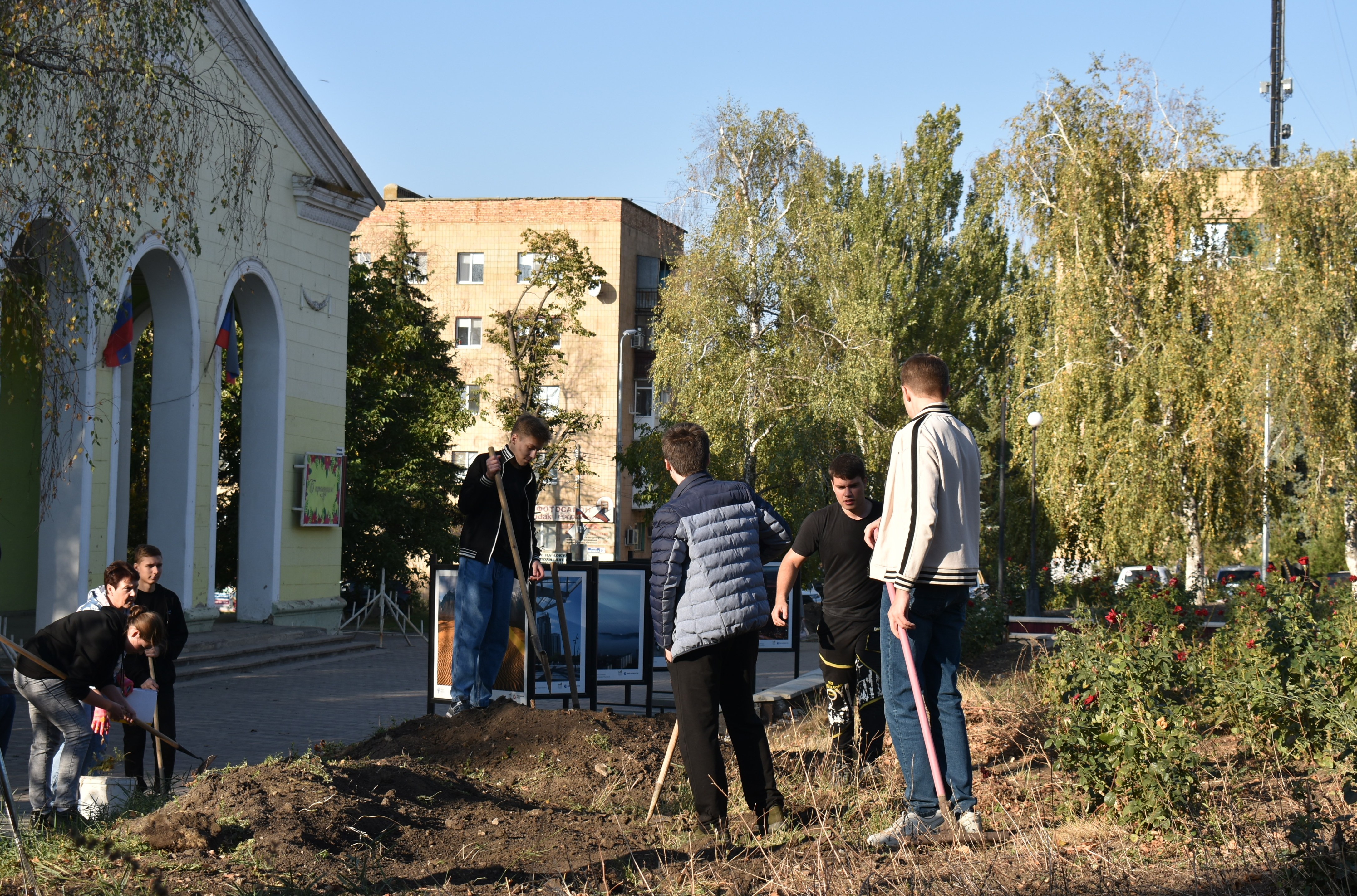 В Амвросиевки прошёл субботник.