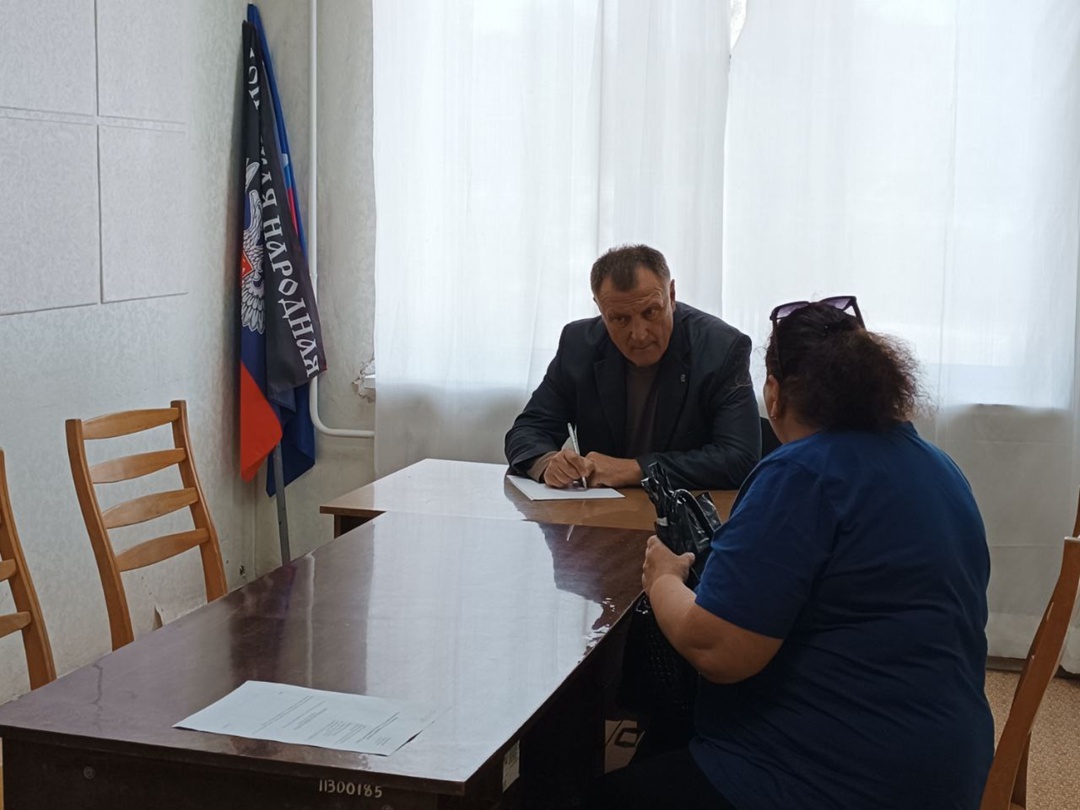 На приём к первому заместителю главы администрации Борису Бутко обратились жители по вопросам социального и коммунального характера.
