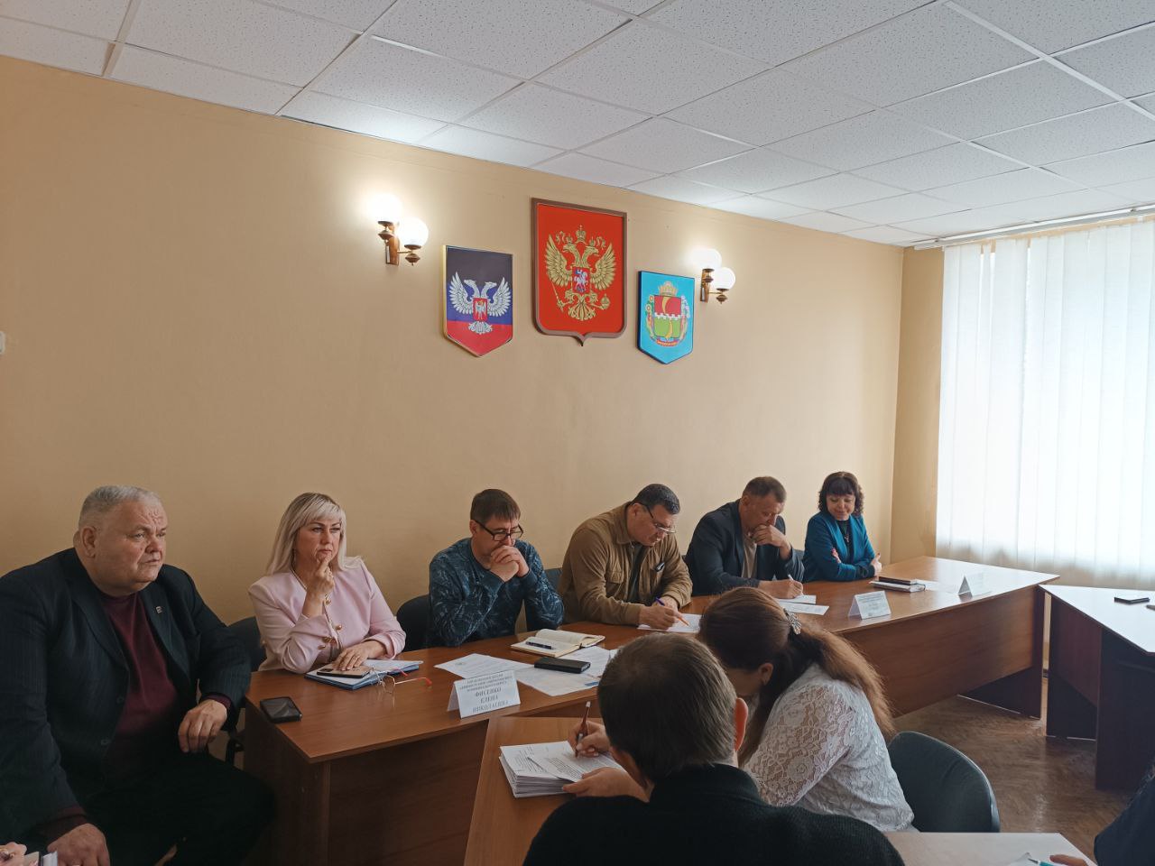 На еженедельном аппаратном совещании с начальниками управлений, отделов, секторов администрации округа и руководителями учреждений рассмотрели ряд вопросов. .