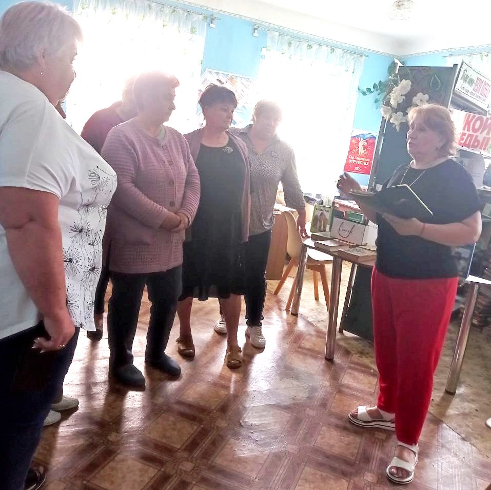 На встречи с населением с. Великое Мешково начальник Благодатновского территориального отдела Инна Науменко обсудила с жителями актуальные вопросы жизнедеятельности населённого пункта.