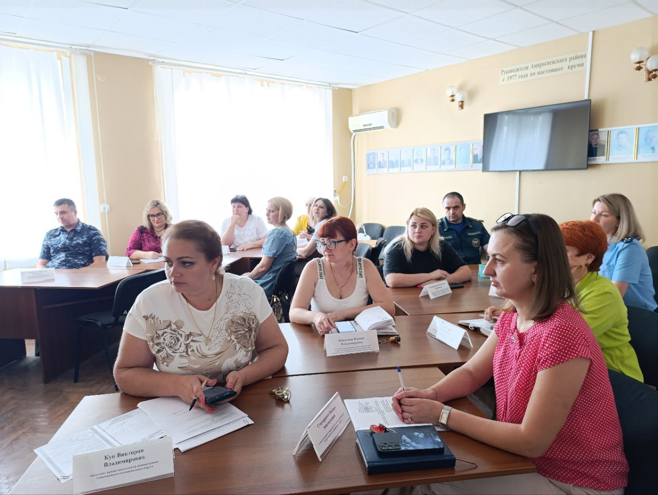 В администрации Амвросиевского муниципального округа прошло очередное заседание комиссии по делам несовершеннолетних и защите их прав.
