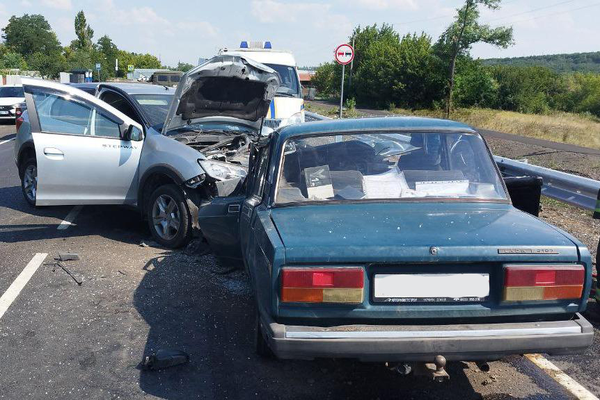 Выезд на полосу встречного движения стал причиной смертельного ДТП.