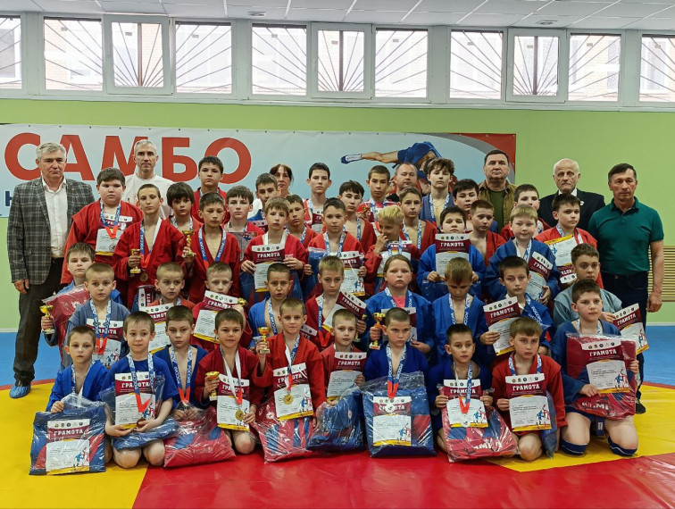 Два дня в Амвросиевке работала делегация спортсменов региона-шефа Амурской области. Два дня в Амвросиевке работала делегация спортсменов региона-шефа Амурской области.